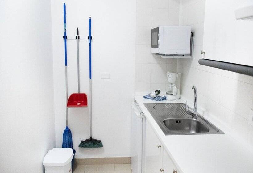 Coral La Quinta Park Suites