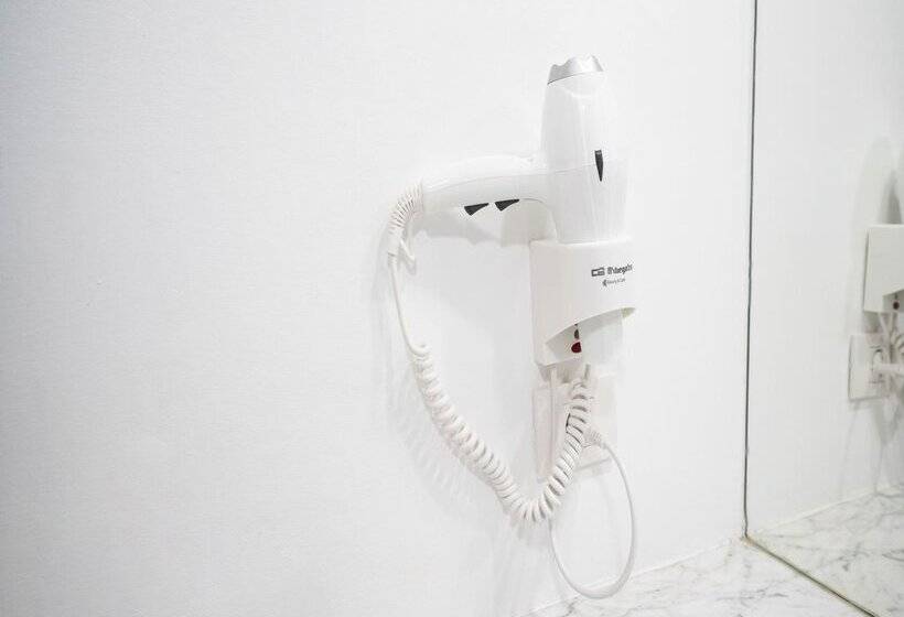 Coral La Quinta Park Suites