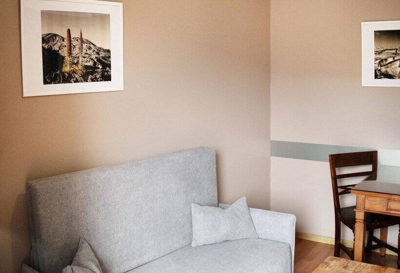 Coral La Quinta Park Suites