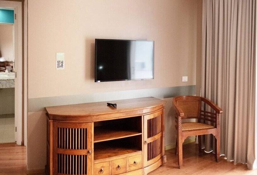 Coral La Quinta Park Suites