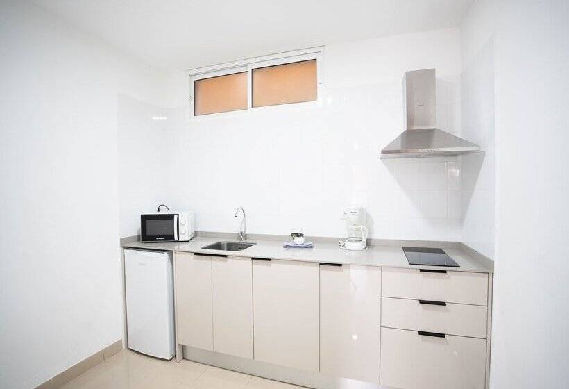 Coral La Quinta Park Suites