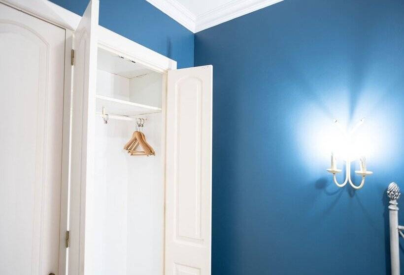 Coral La Quinta Park Suites