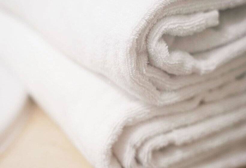 Coral La Quinta Park Suites