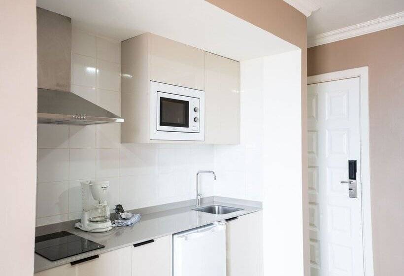 Coral La Quinta Park Suites