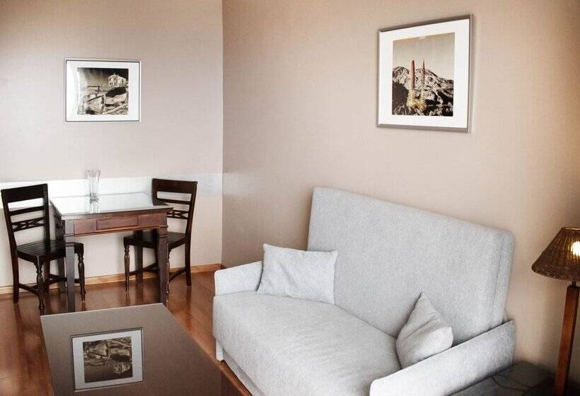 Coral La Quinta Park Suites