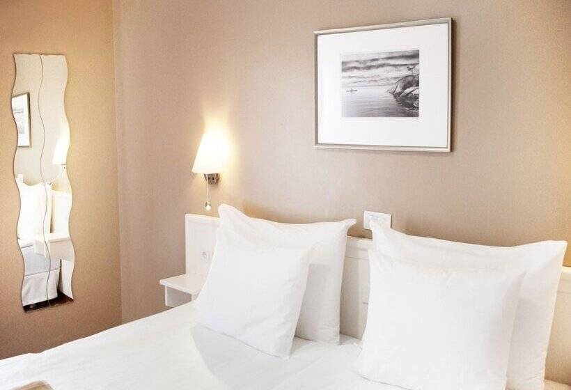 Coral La Quinta Park Suites