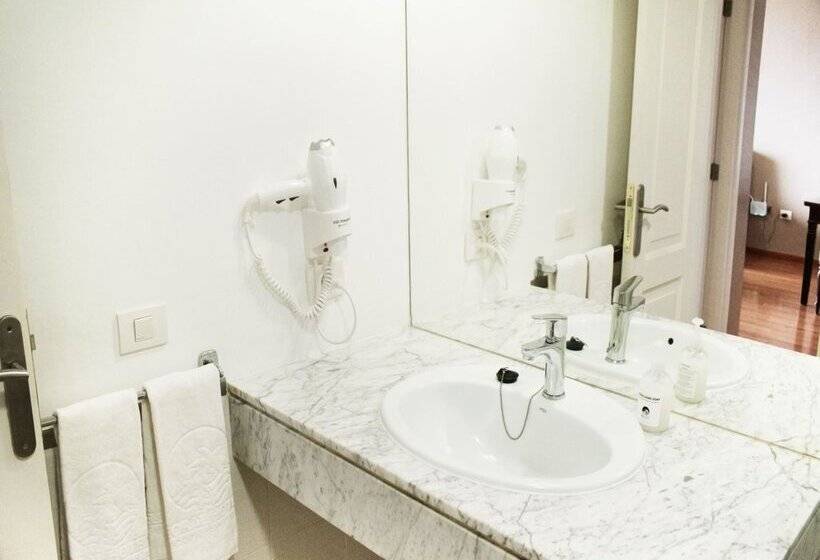 Coral La Quinta Park Suites