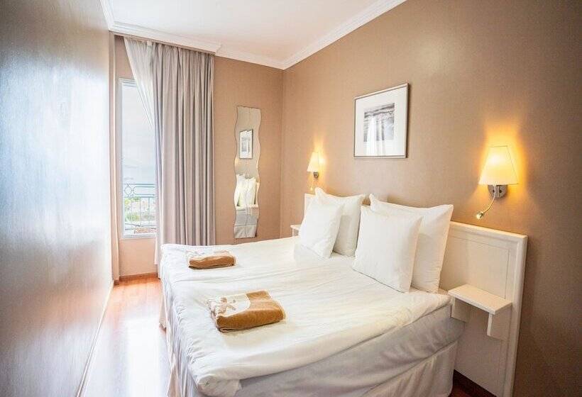 Coral La Quinta Park Suites