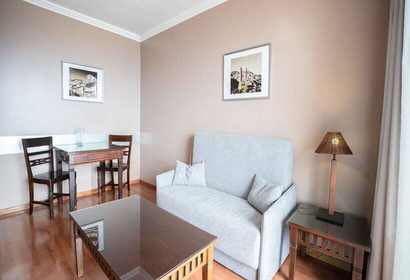 Coral La Quinta Park Suites