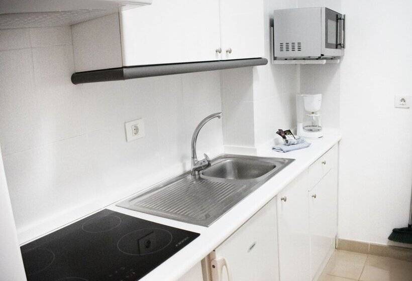 Coral La Quinta Park Suites