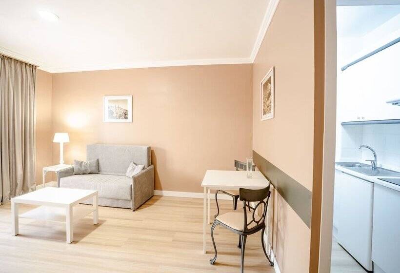 Coral La Quinta Park Suites