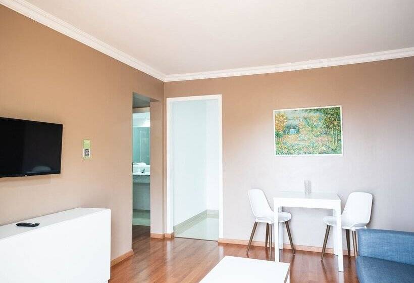 Coral La Quinta Park Suites