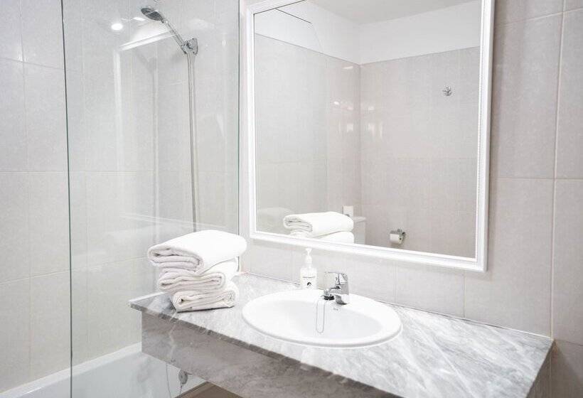 Coral La Quinta Park Suites