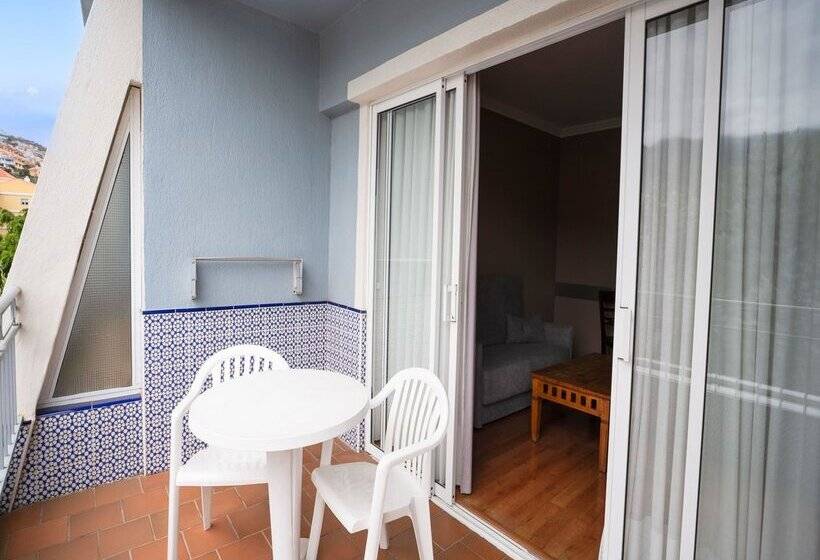 Coral La Quinta Park Suites