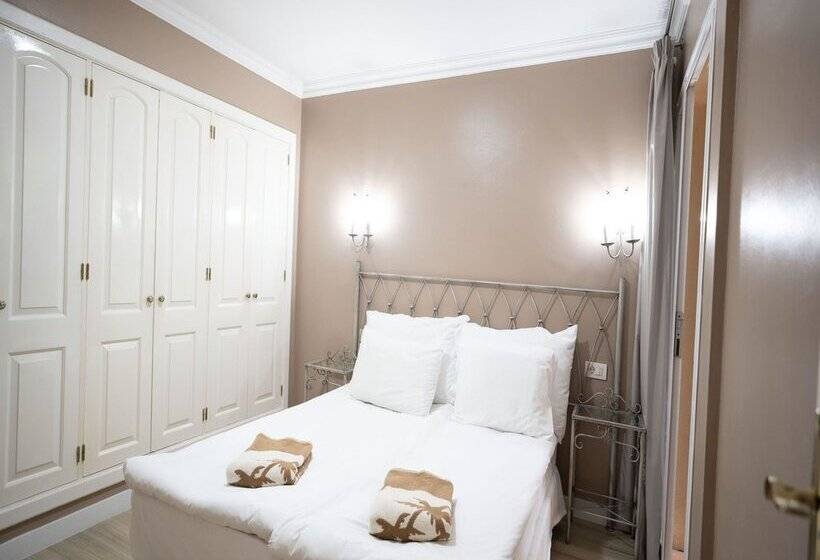 Coral La Quinta Park Suites