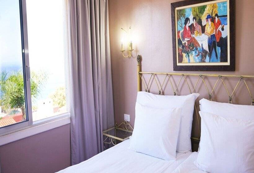 Coral La Quinta Park Suites