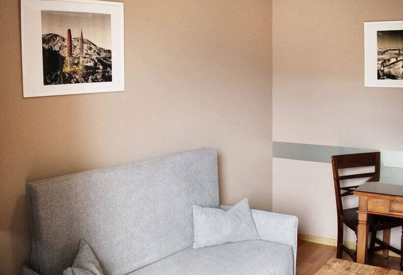 Coral La Quinta Park Suites