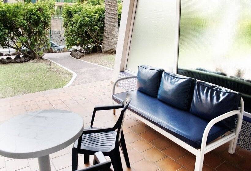 Coral La Quinta Park Suites