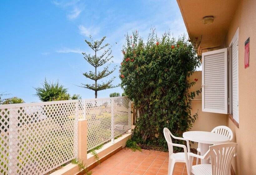 Coral La Quinta Park Suites