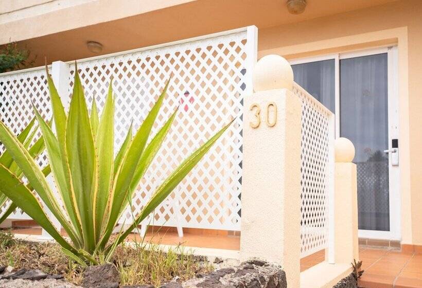 Coral La Quinta Park Suites