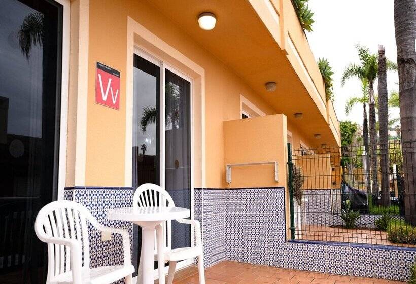 Coral La Quinta Park Suites