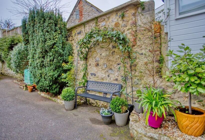 Fantastic 1bd Hideaway, 2 Minutes To The Sea