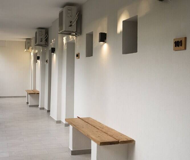 Gkaras Camp & Apartments