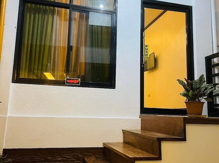 Хостел Aquilah Homestay