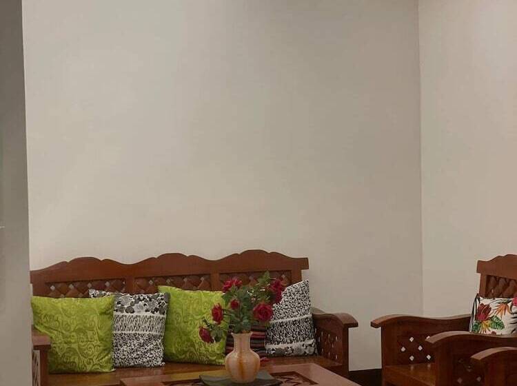 Хостел Aquilah Homestay