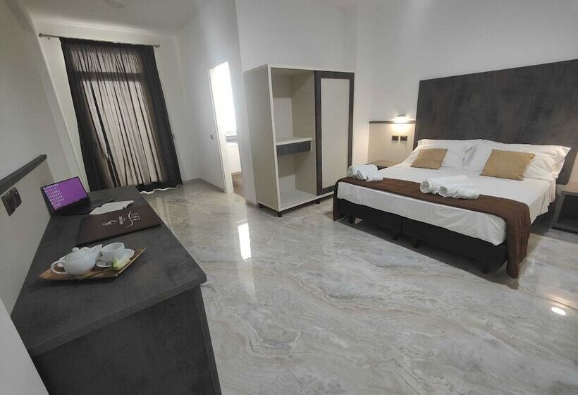 簡易ホテル Eboli