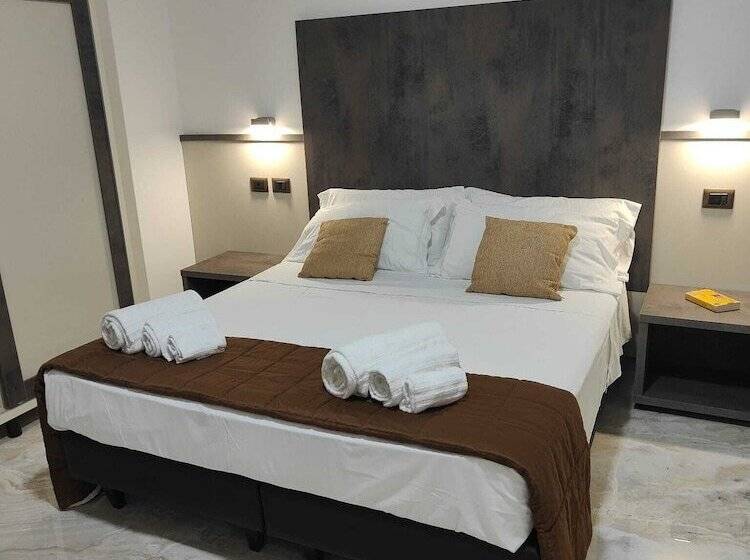 簡易ホテル Eboli