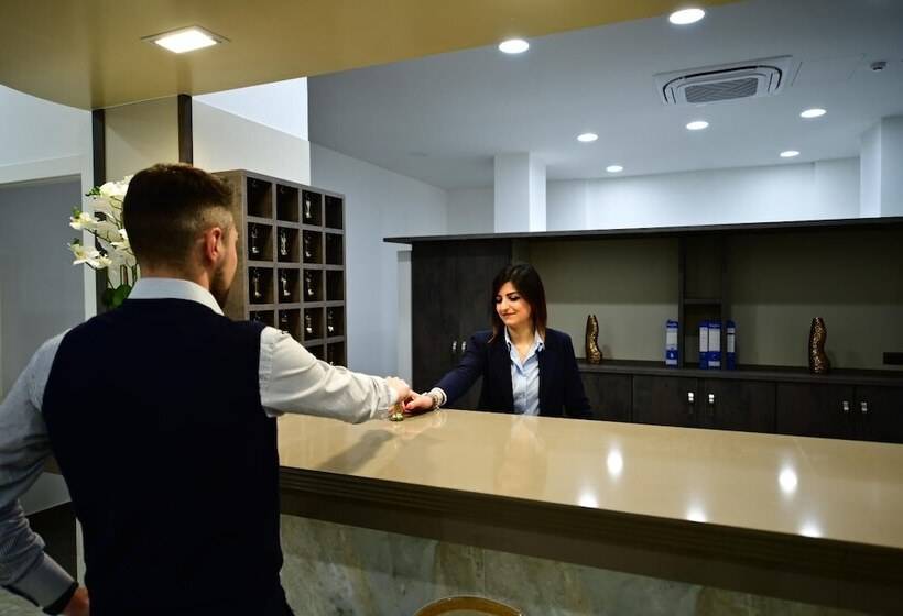 簡易ホテル Eboli