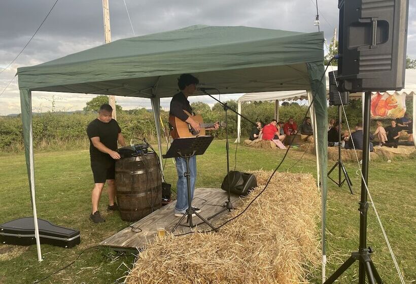 Отель 1 Bed Pod Cabin In Beautiful Surroundings Wrexham