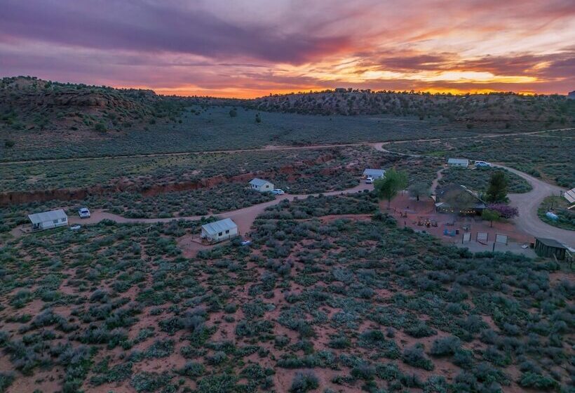 Отель Basecamp 37°