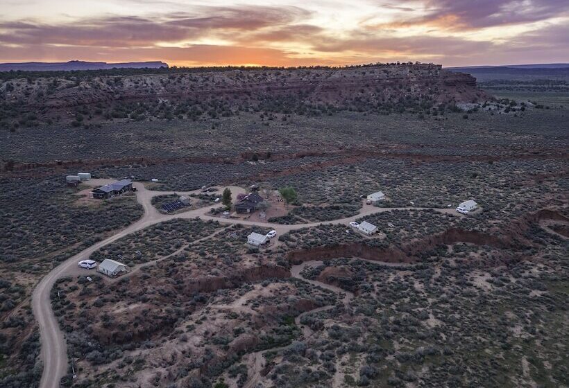 Отель Basecamp 37°