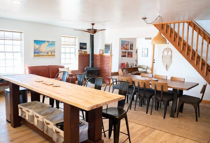 Отель Basecamp 37°