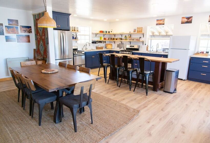 Отель Basecamp 37°