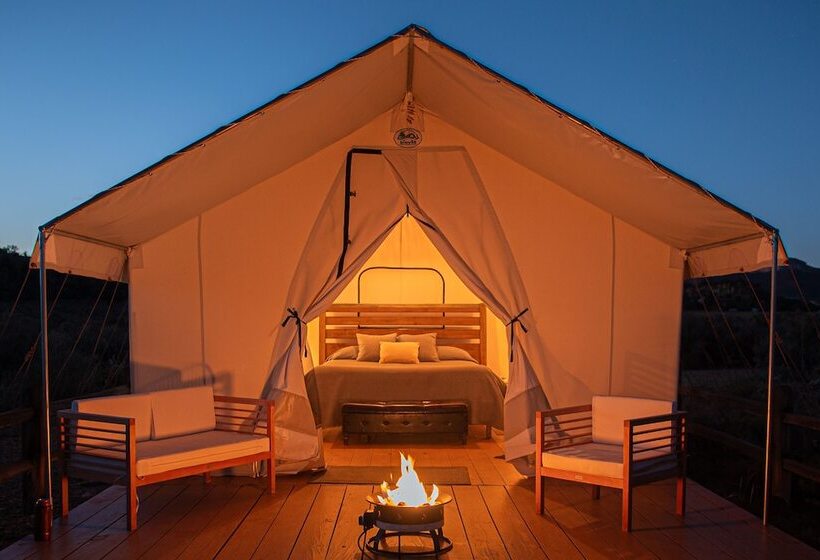 Отель Basecamp 37°