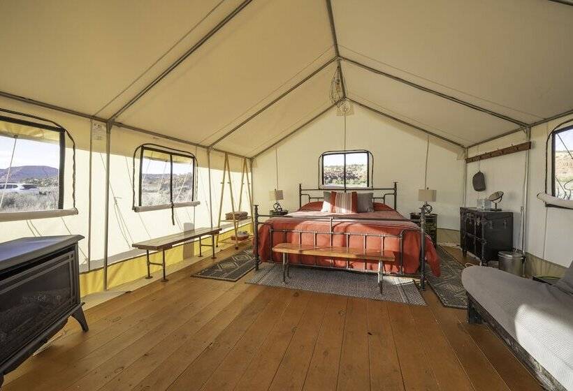 Отель Basecamp 37°