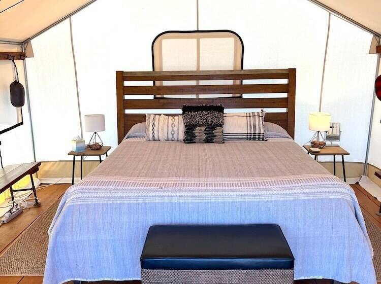 Отель Basecamp 37°