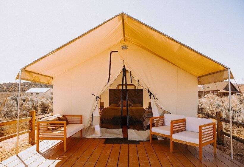 Отель Basecamp 37°