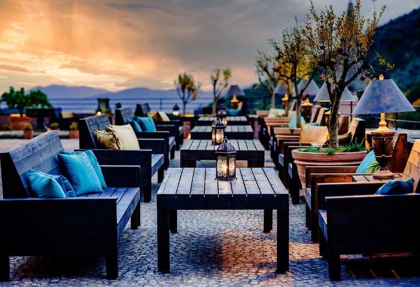 Отель Castello Brancaccio