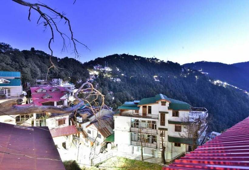 Отель Comfort Court