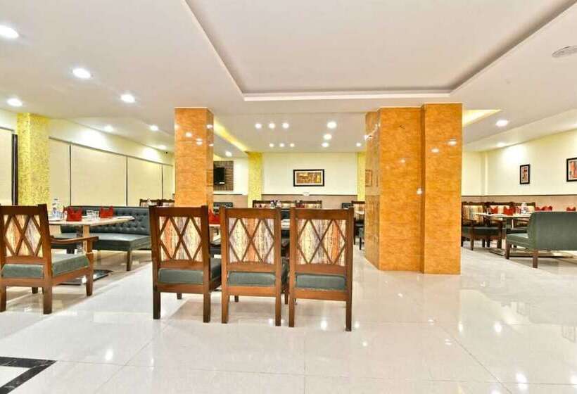 Отель Comfort Court