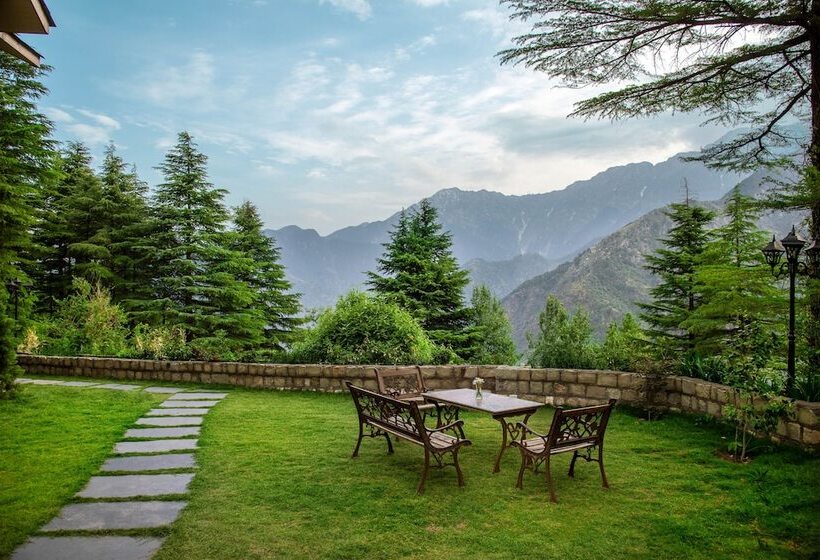 Отель Eagles Nest