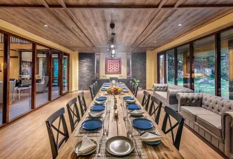 Отель Eagles Nest