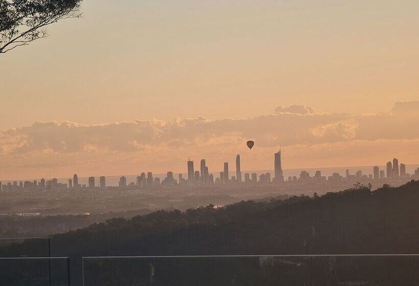 فندق Gold Coast Tree Houses