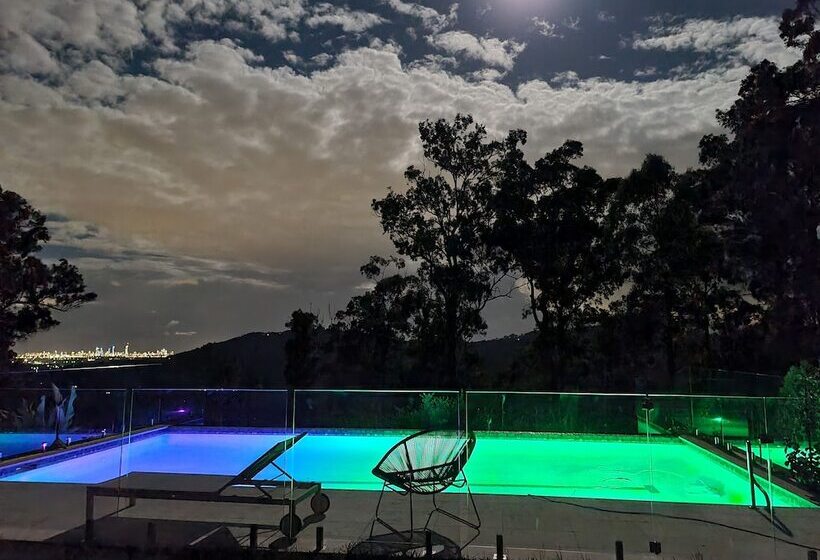 فندق Gold Coast Tree Houses