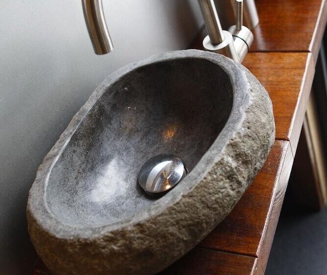 فندق Gold Coast Tree Houses