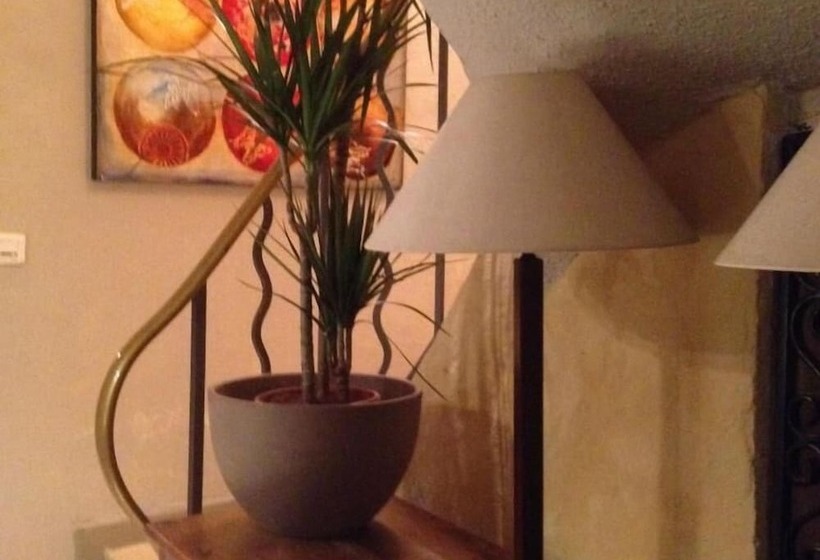 호텔 Hôtel Les Magnanarelles